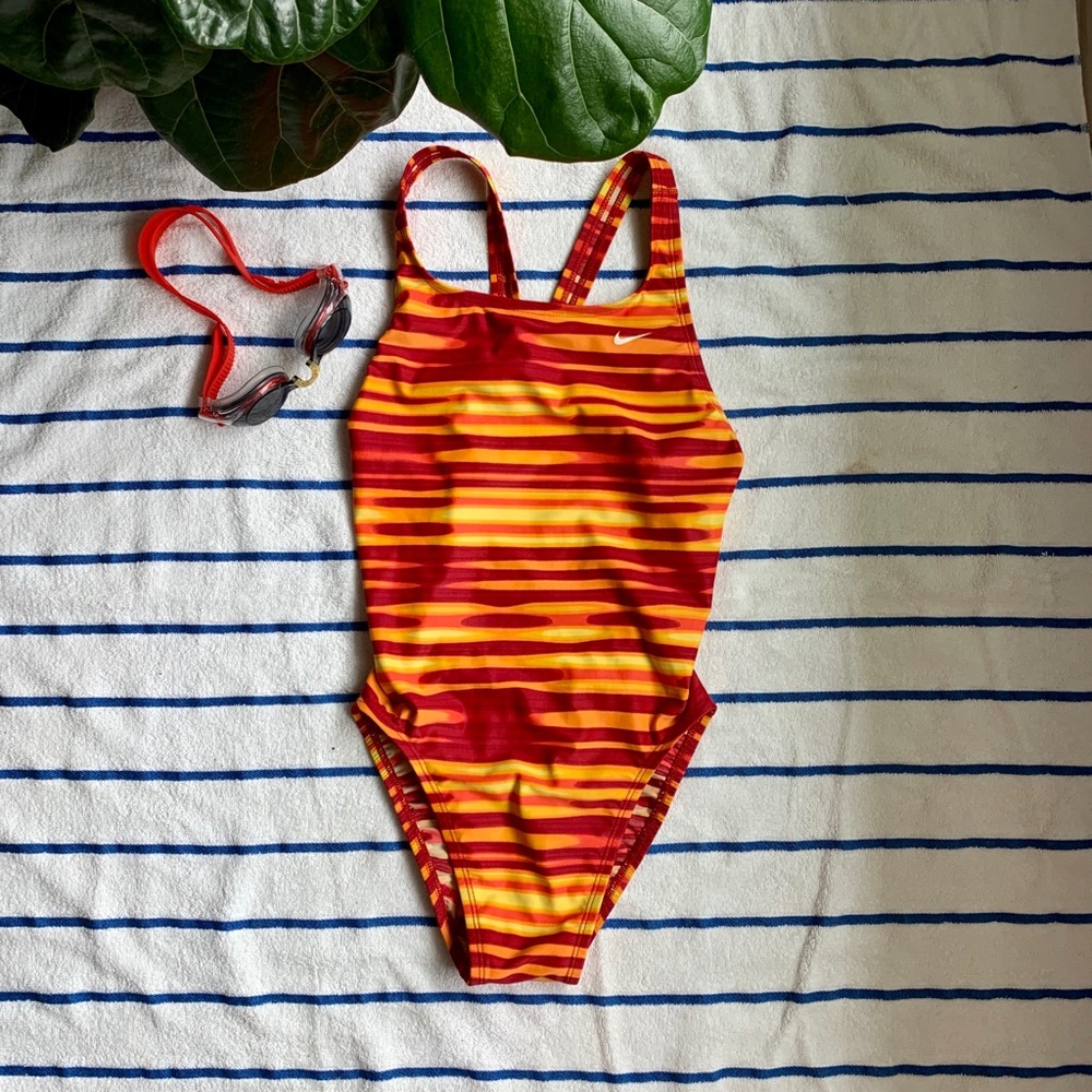 - SOLD - Nike Swim Suit Women’s Size Small - Picture 5 of 8